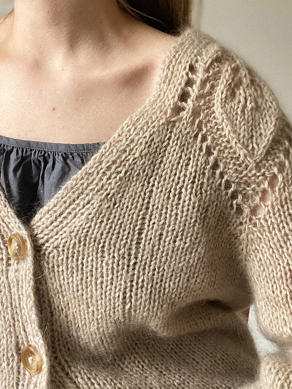 Chunky Dahlia v neck cardigan